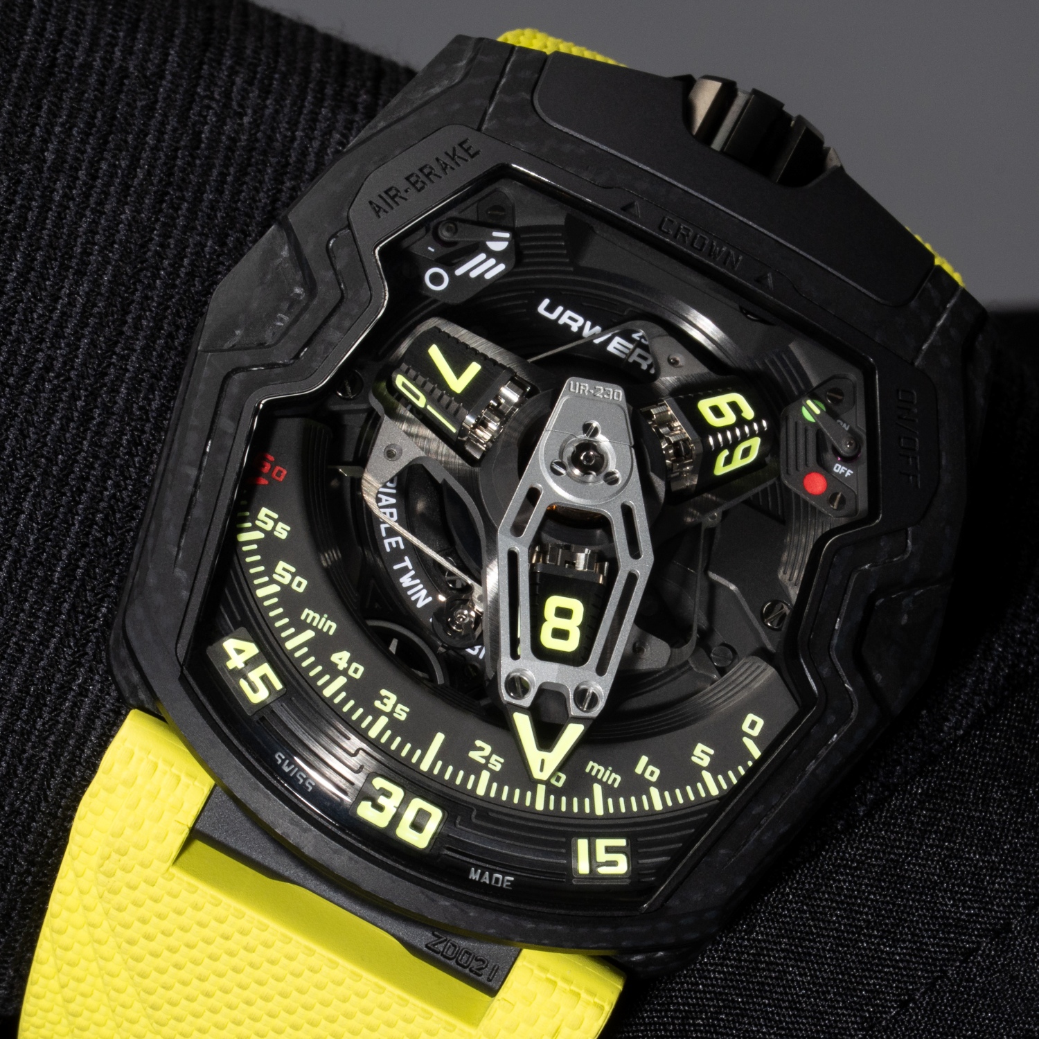 URWERK: UR-230 Black Star