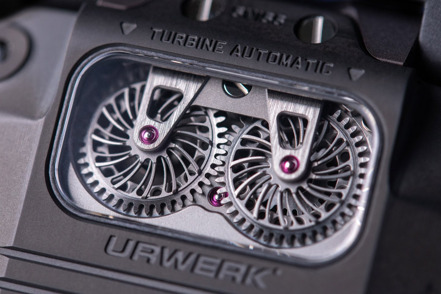 URWERK: UR-230 Black Star