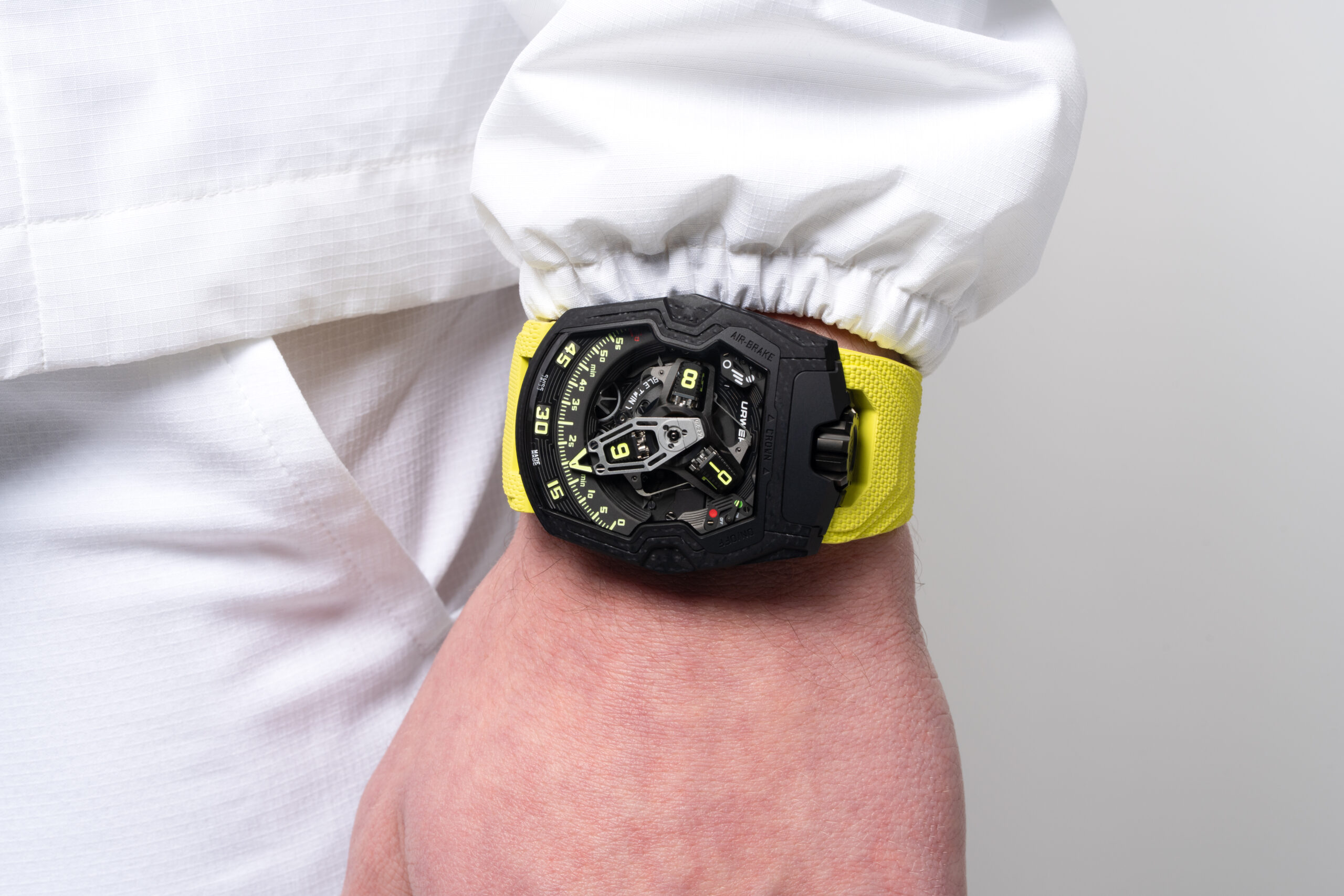 URWERK: UR-230 Black Star