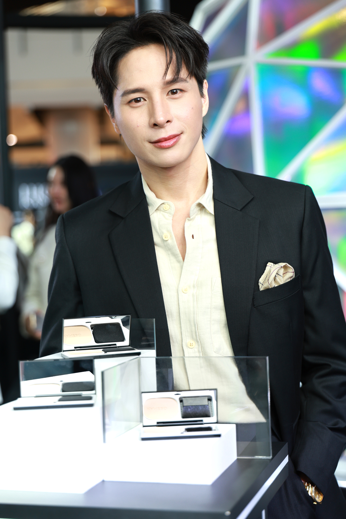 Kanebo First in the World: Launches Melty Feel Wear II in Thailand